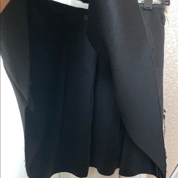 Black flowy skirt - Picture 2 of 3